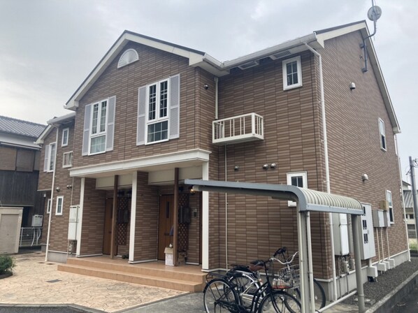 シュラインイーストの物件外観写真